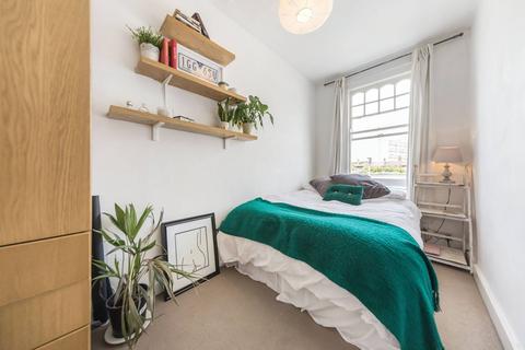 2 bedroom flat to rent, Queenstown Road, Battersea, London, SW8