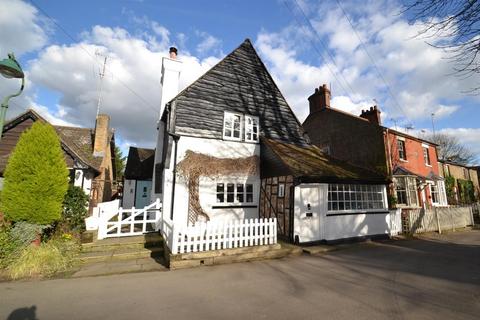 3 bedroom detached house to rent, Back Lane, Letchmore Heath