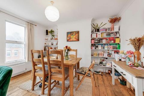 3 bedroom flat for sale, Gascony Avenue, West Hampstead