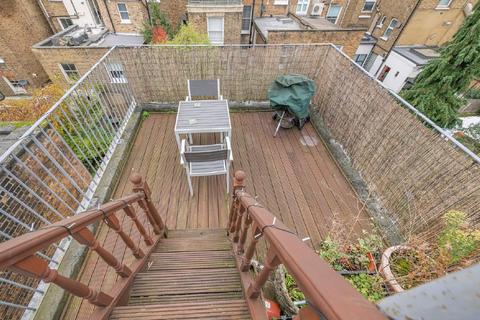 3 bedroom flat for sale, Gascony Avenue, West Hampstead