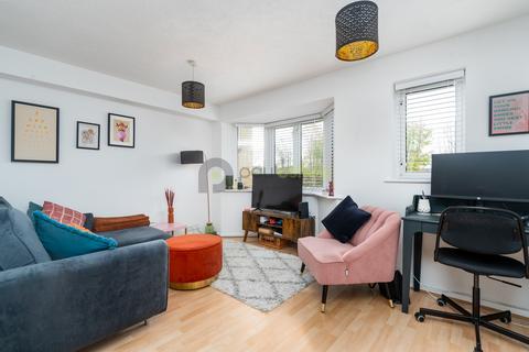 1 bedroom flat for sale, Muggeridge Close, South Croydon, CR2 7LB