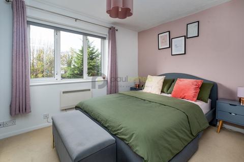 1 bedroom flat for sale, Muggeridge Close, South Croydon, CR2 7LB