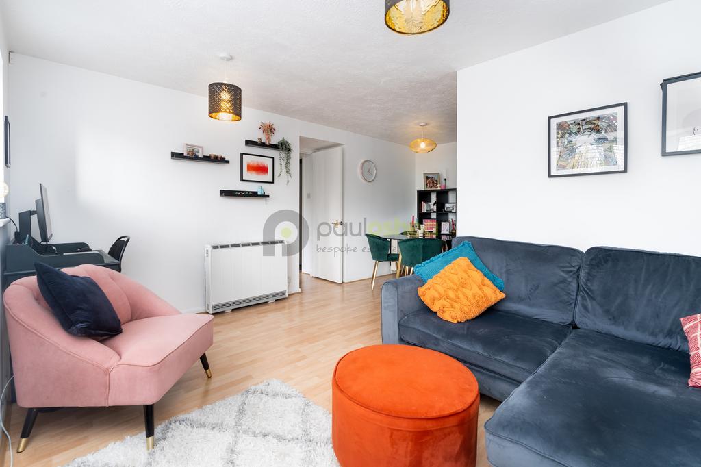 08 For Sale  1 Bedroom Flat Muggeridge Close Croyd