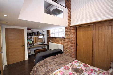 3 bedroom townhouse to rent, Mint Drive, Jewellery Quarter