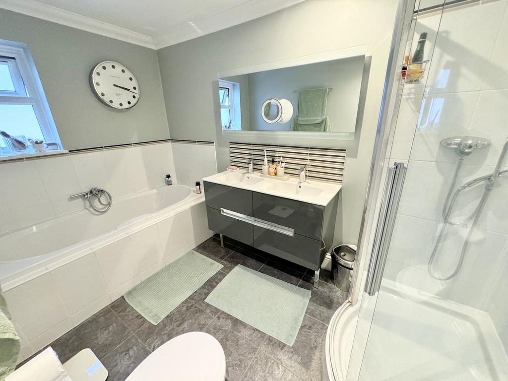 En Suite 1