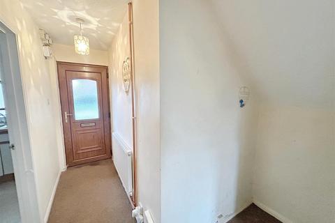 3 bedroom terraced house to rent, Tennyson Close, Towcester