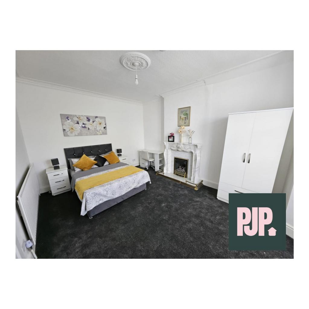 A spacious and inviting large double bedroom fe...