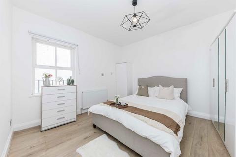 2 bedroom flat for sale, Sylvester Path, London E8