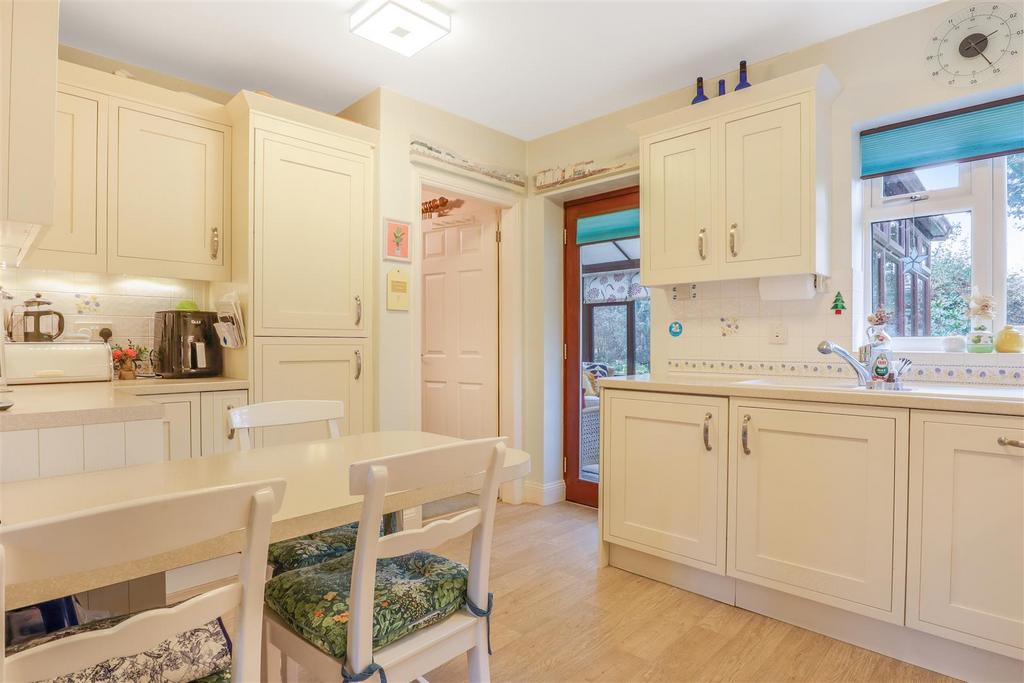Kitchen/ Breakfast Room