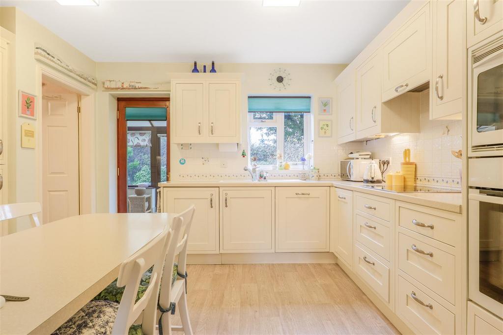 Kitchen/ Breakfast Room