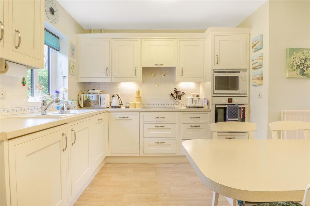 Kitchen/ Breakfast Room