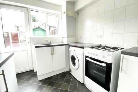 3 bedroom terraced house to rent, Claremont Place, Canterbury CT1