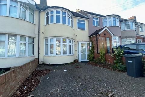 3 bedroom terraced house to rent, Eastcote Avenue, Greenford UB6