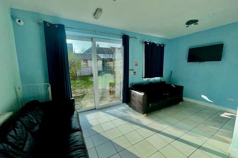 3 bedroom terraced house to rent, Eastcote Avenue, Greenford UB6