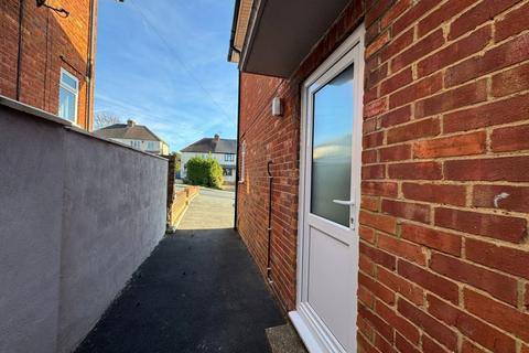 3 bedroom semi-detached house to rent, Hatter's Lane, High Wycombe