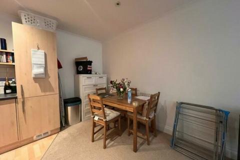 2 bedroom apartment to rent, Sunnydene Road, Purley