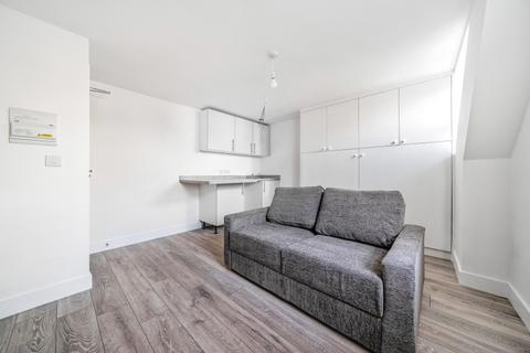 Studio to rent, Gilmore Road London SE13