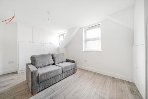 Studio to rent, Gilmore Road London SE13