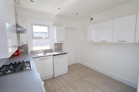 3 bedroom flat to rent, Lancaster Road, ENFIELD EN2