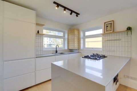 1 bedroom flat for sale, Dacres Road, Forest Hill, London, SE23