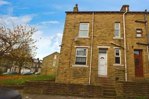 2 bedroom end of terrace house to rent, Lark Street, Keighley BD21