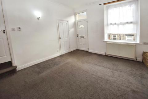 2 bedroom end of terrace house to rent, Lark Street, Keighley BD21