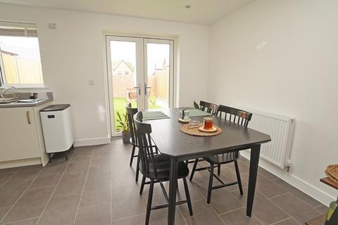 3 bedroom semi-detached house to rent, Brunel Way, Fareham PO15