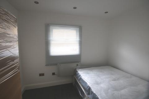 1 bedroom apartment to rent, High Road, London