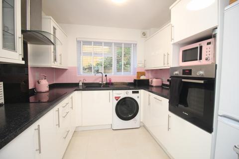 2 bedroom ground floor flat to rent, Weston Park East, Bath