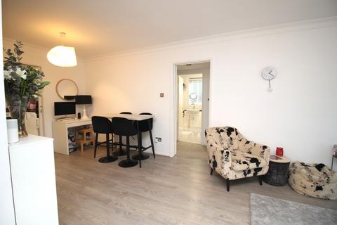 2 bedroom ground floor flat to rent, Weston Park East, Bath