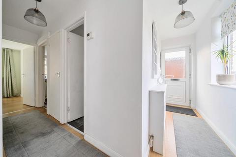 16 Birch Way, Chesham, HP5 3JL