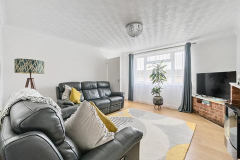 16 Birch Way, Chesham, HP5 3JL