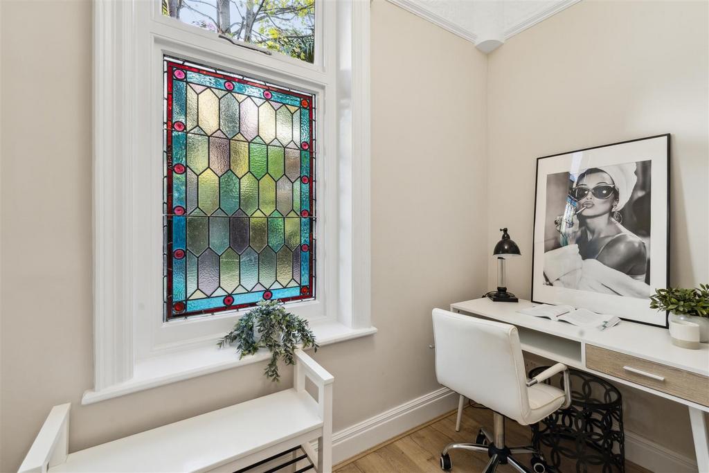 The Avenue, W4 - FOR SALE