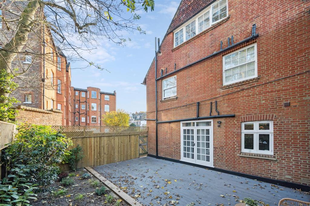 The Avenue, W4 - FOR SALE