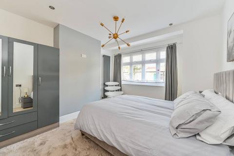 2 bedroom flat for sale, Dinton Road, Colliers Wood, London, SW19