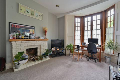 1 bedroom flat for sale, Isledon Road, Islington, London, N7