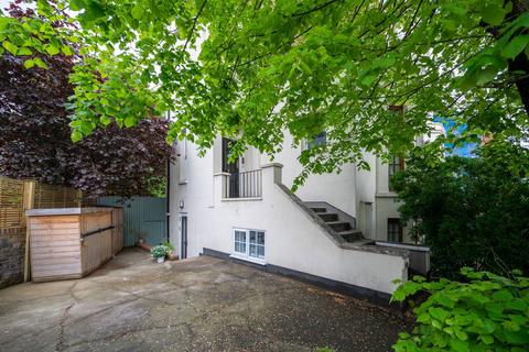 1 bedroom flat for sale, Isledon Road, Islington, London, N7