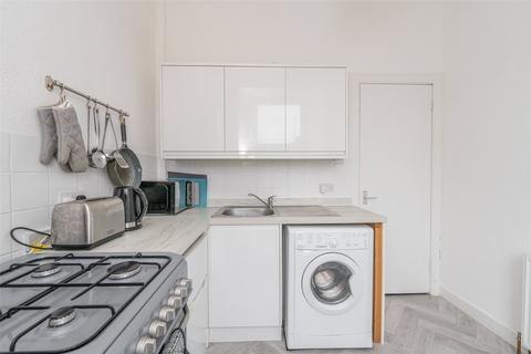 13/15 Caledonian Place, Edinburgh, EH11 2AW