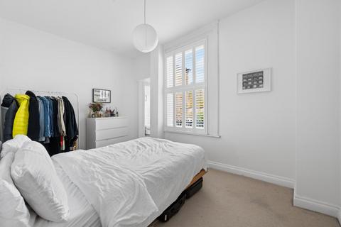 1 bedroom flat for sale, Nightingale Road, London, E5