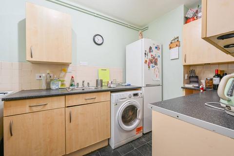 2 bedroom maisonette to rent, Middlesex Court, Chiswick, London, W4