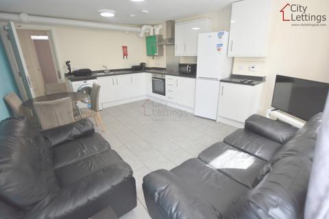 3 bedroom apartment to rent, North Sherwood Street, Arboretum