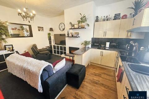 2 bedroom end of terrace house for sale, Bradford Road, Batley