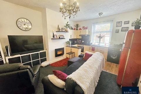 2 bedroom end of terrace house for sale, Bradford Road, Batley