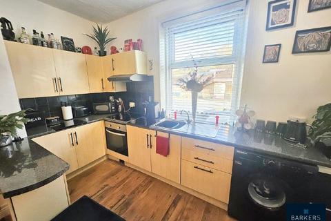 2 bedroom end of terrace house for sale, Bradford Road, Batley