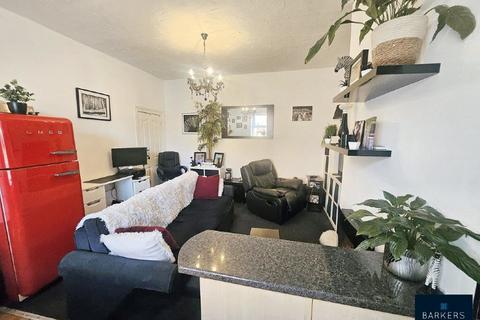 2 bedroom end of terrace house for sale, Bradford Road, Batley