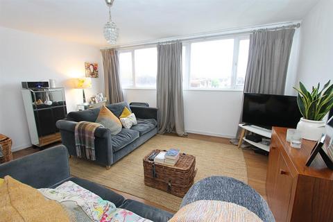 2 bedroom maisonette for sale, Lodge Road, Wallington SM6