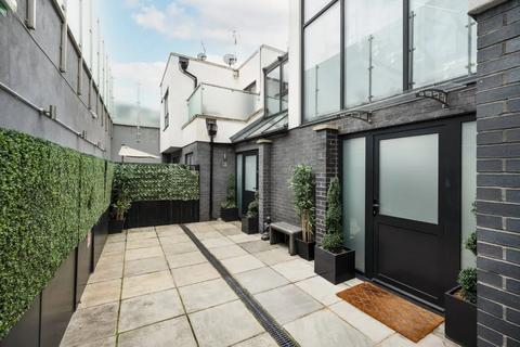 3 bedroom mews for sale, Whittlebury Mews, London NW1