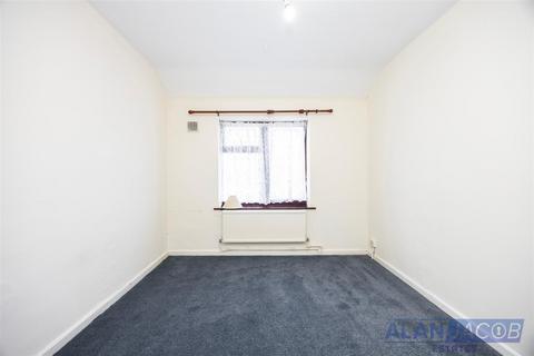 3 bedroom terraced house to rent, Reede Road, Dagenham RM10