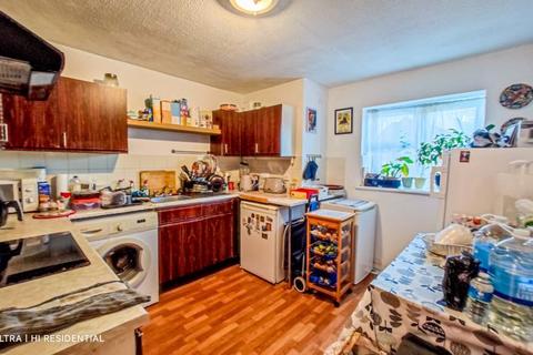 2 bedroom flat for sale, Garrick Drive, West Thamesmead, SE28