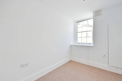 2 bedroom flat for sale, Hampton Court Road, East Molesey, KT8